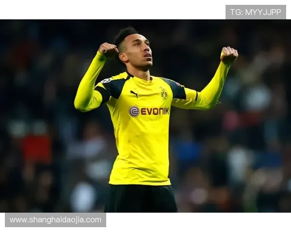 全球足球历史上经典老一辈球星排名榜单回顾与分析 全球足球历史上经典老一辈球星排名榜单回顾与分析